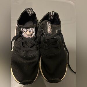 Adidas Originals NMD R1 Sneakers Women’s Size 8 Black Pink Snake Print